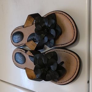 Ladies flip flop style sandals. Ade by Born concepts sz 9